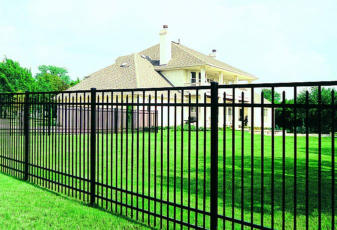 aluminum fence installation