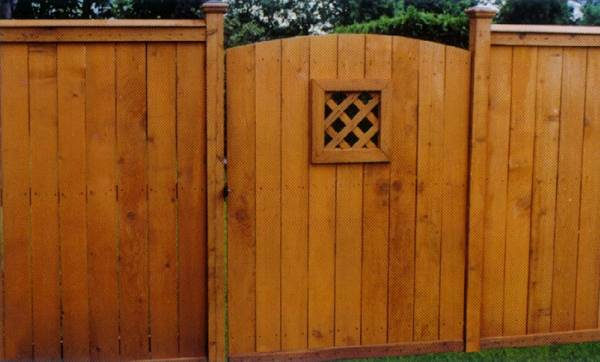 estate plank privacy fence installed by Waukesha County wood fencing contractors